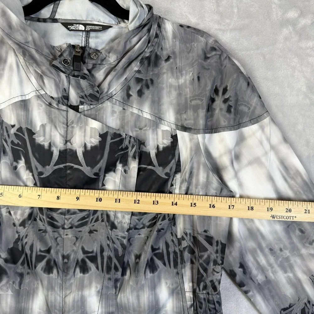 The North Face Flyweight Jacket‎ Women's Small White/Black Tie Dye Hooded Light